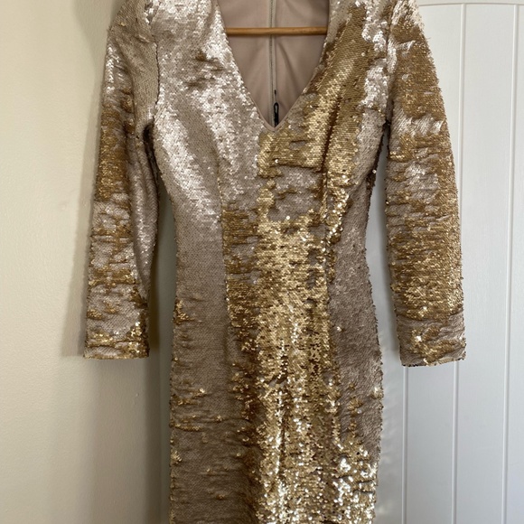 ASTR the label - gold sequin dress - Picture 2 of 5